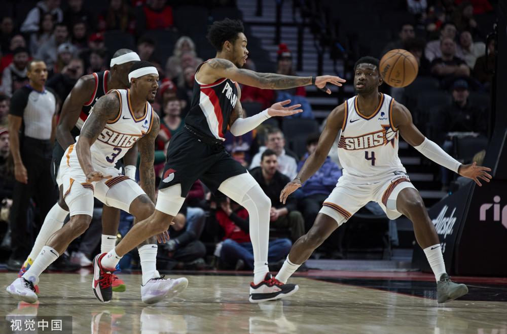 国足摆脱困 国足摆脱困